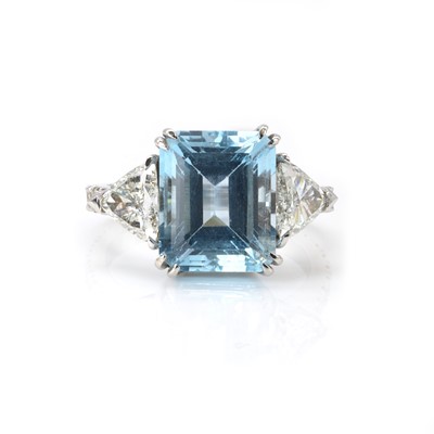 Lot 85 - A blue topaz and diamond three stone ring
