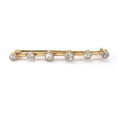 Lot 30 - An early 20th century diamond bar brooch
