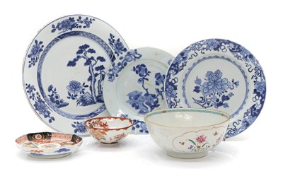 Lot 51 - A collection of Chinese and Japanese ceramics