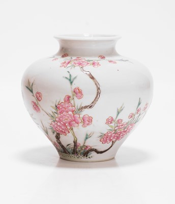Lot 250 - A Chinese famille rose porcelain squat vase