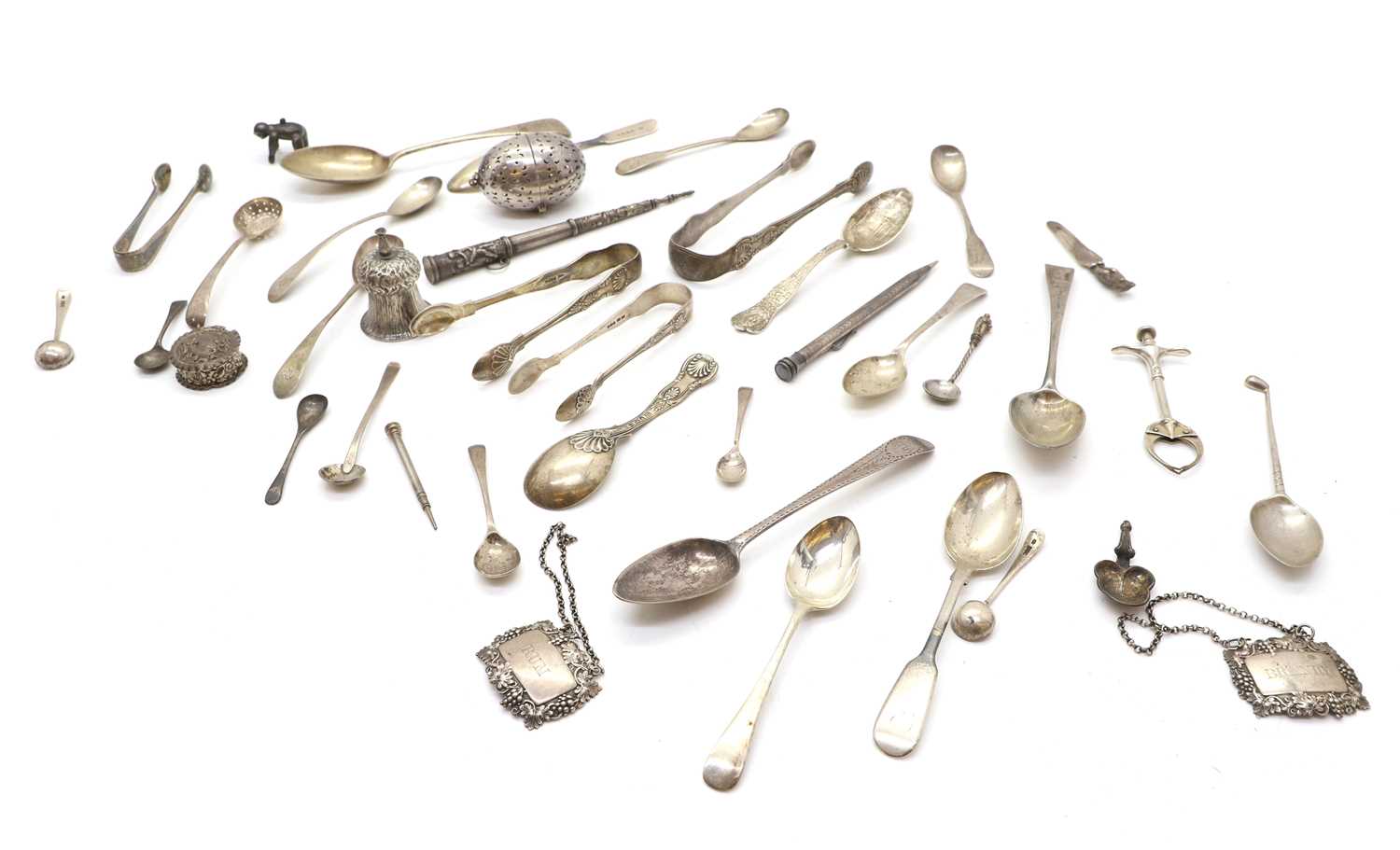 Lot 46 - A collection of silver flatware and trinkets