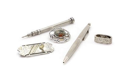 Lot 8 - A collection of silver items