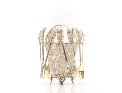 Lot 6 - An Ottoman silver filigree dessert basket