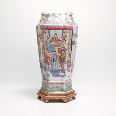 Lot 266 - A Chinese famille rose vase