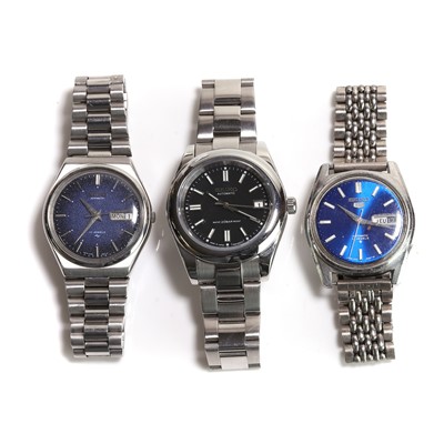 Lot 1326 - A group of three stainless steel Seiko automatic bracelet watches