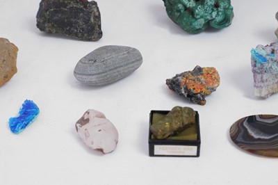 Lot 417 - A collection of various geological specimens