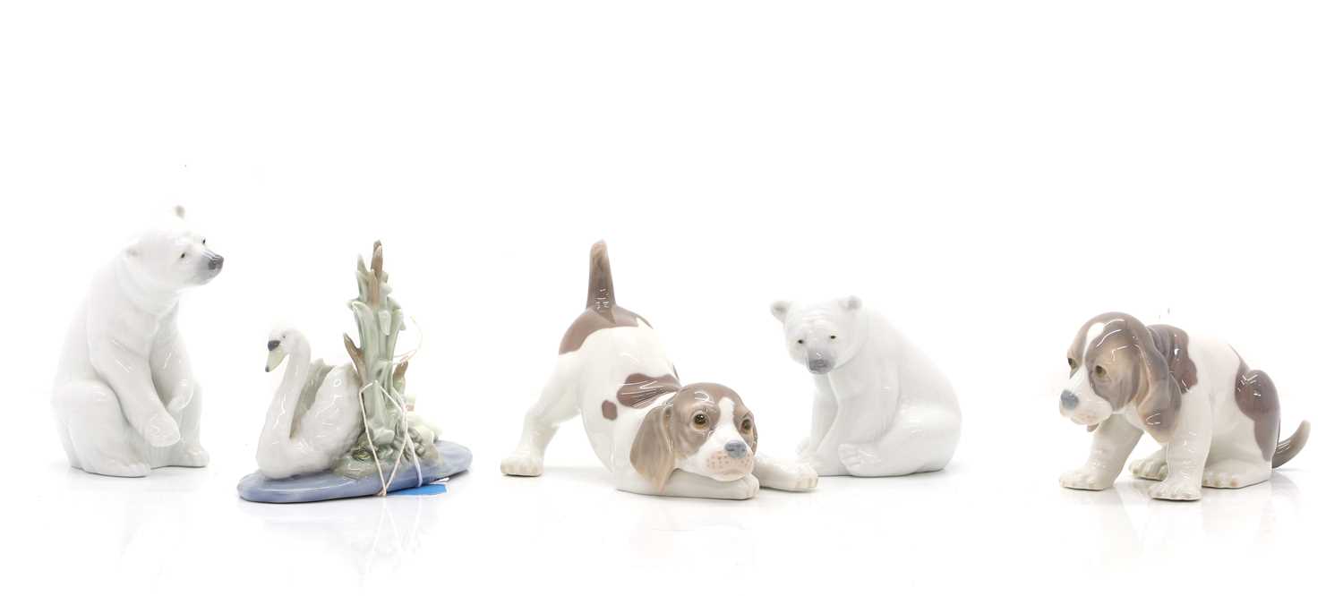 Lot 107 - Five Lladro figures