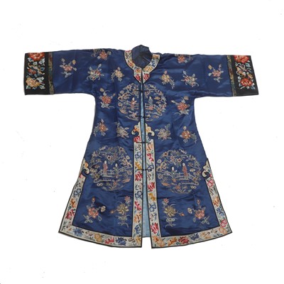 Lot 184 - A Chinese ladies' blue silk embroidered summer robe