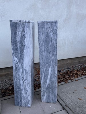 Lot 532 - A pair of veined grey and white marble plinths