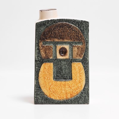 Lot 325 - Avril Bennett for Troika Pottery