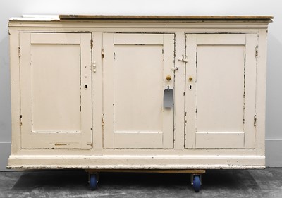 Lot 516 - A large white painted kitchen cabinet