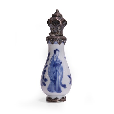 Lot 338 - A Chinese blue and white scent bottle