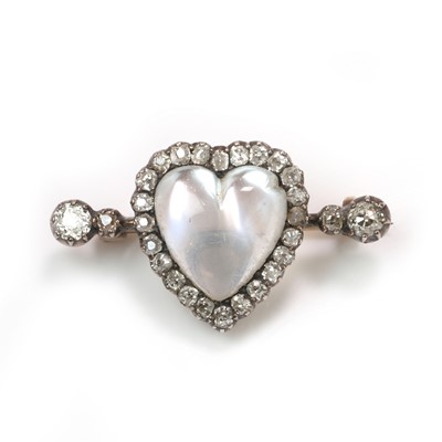 Lot 1028 - A late Victorian moonstone and diamond bar brooch