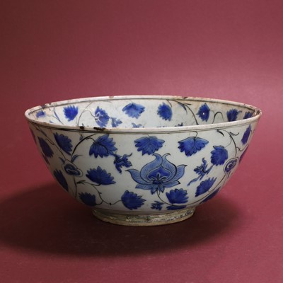 Lot 18 - A Persian blue and white bowl