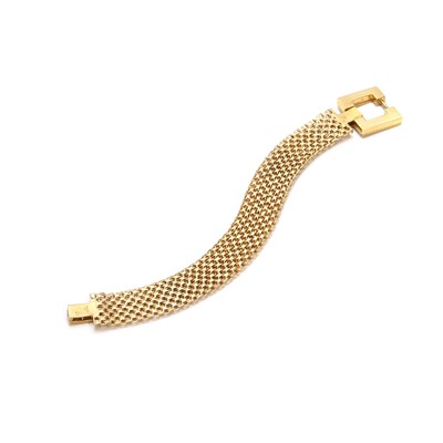 Lot 1071 - An 18ct gold mesh link bracelet