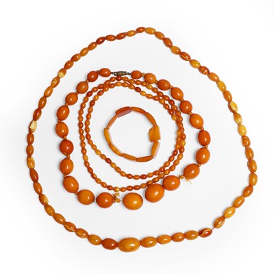 Lot 1235 - A group of butterscotch amber jewellery