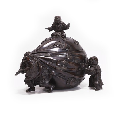 Lot 204 - A large Japanese Meiji period bronze box and cover