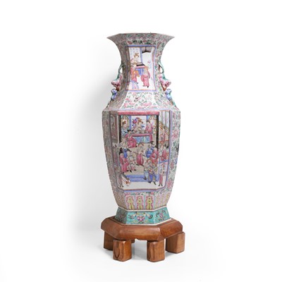 Lot 47 - A Chinese famille rose porcelain vase
