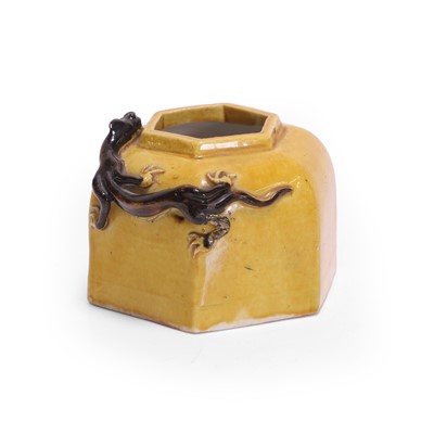 Lot 316 - A Chinese porcelain hexagonal brush washer