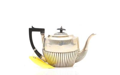Lot 5 - An Edward VII silver teapot