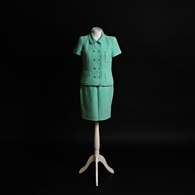 Lot 1366 - A Chanel skirt suit