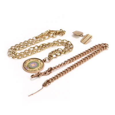 Lot 1242 - A small group of 9ct gold and gilt metal jewellery