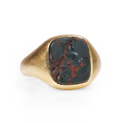Lot 1271 - An 18ct gold bloodstone intaglio signet ring