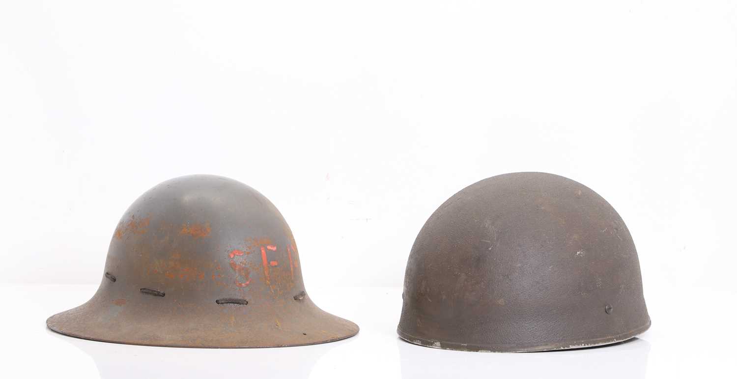 Lot 385 - British WWII 'MKII' paratroopers' helmet