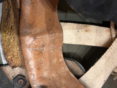 Lot 385 - British WWII 'MKII' paratroopers' helmet