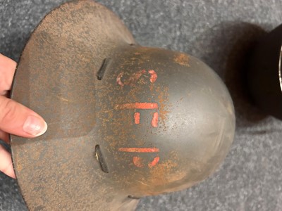 Lot 385 - British WWII 'MKII' paratroopers' helmet