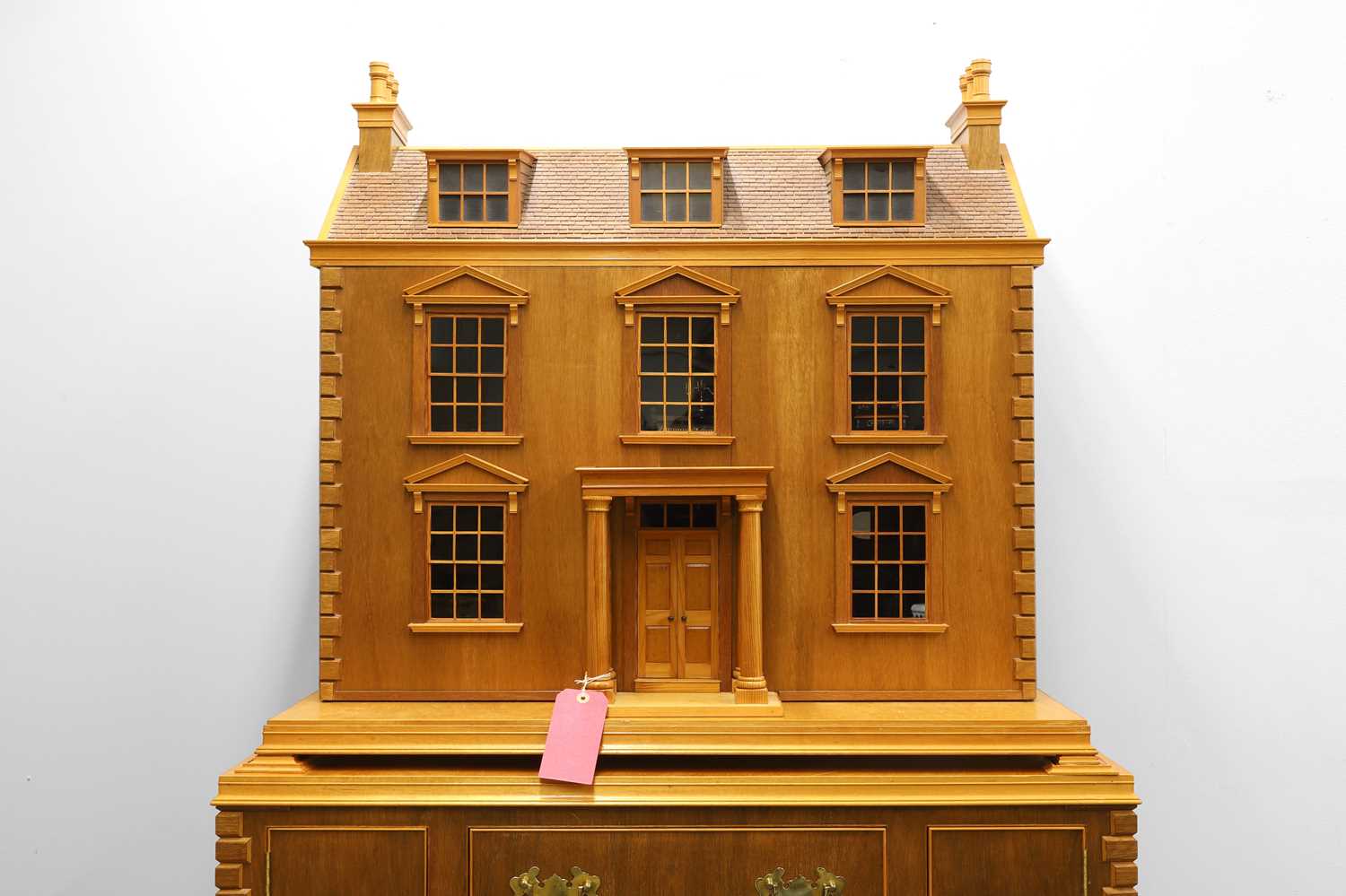 Lot 332 - A doll's house