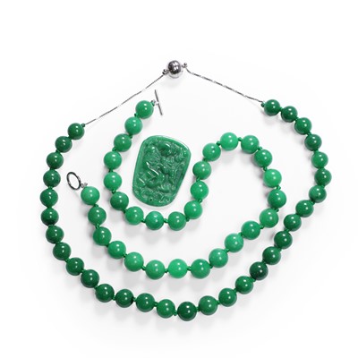 Lot 1217 - A collection of jade jewellery