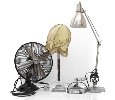 Lot 473 - An Art Deco chrome table lamp