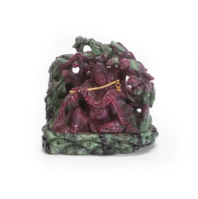 Lot 94 - An Indian carved zoisite figural group