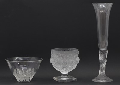 Lot 154 - A collection of glass vessels