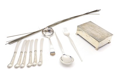 Lot 27 - A collection of silver items