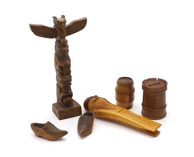 Lot 251 - A group of treen