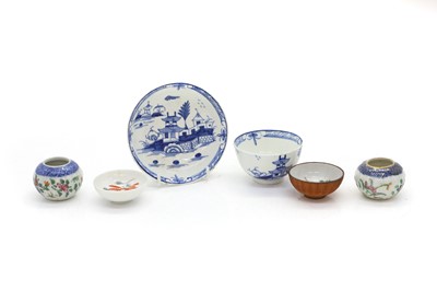 Lot 402 - A Chinese export teabowl and saucer