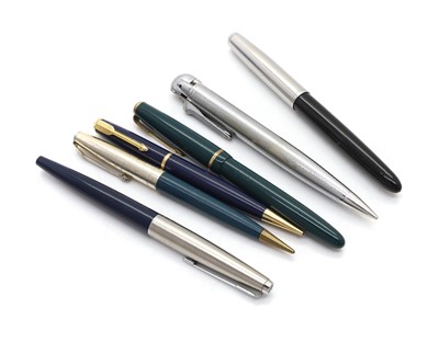 Lot 253 - A collection of fountain pens and propelling pencils