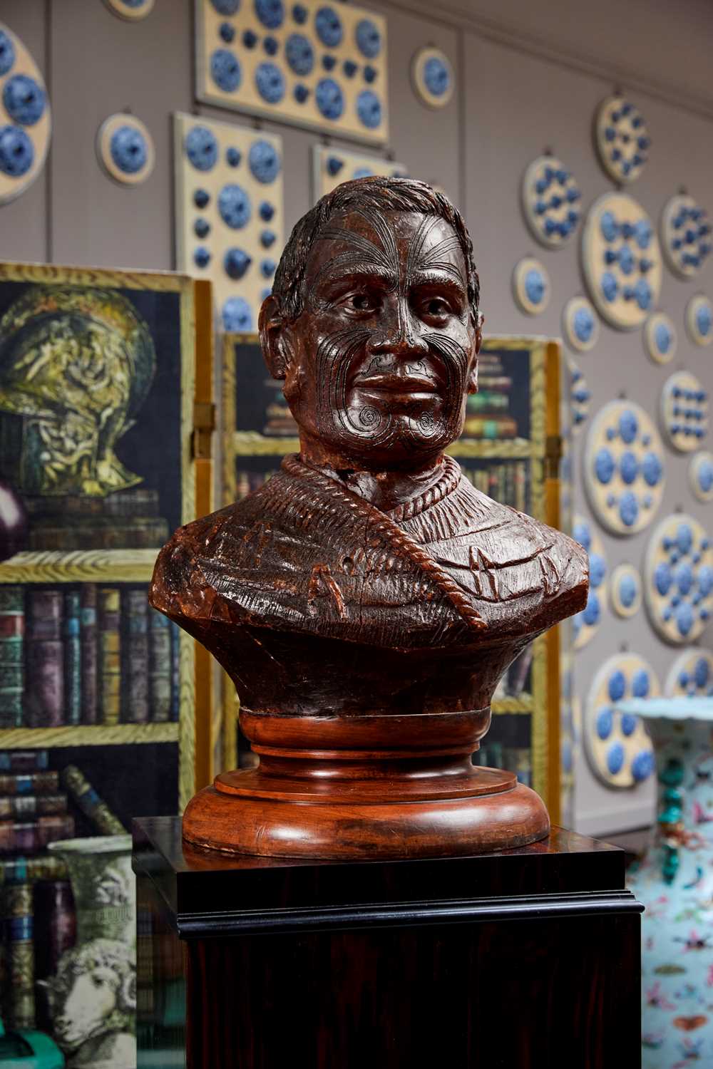 Lot 118 - A large carved kauri gum bust of Maori Chief Tamati Tamaiwhakanehua