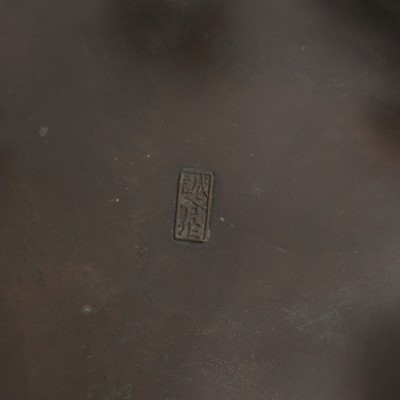 Lot 61 - A bronze jardinière by Genryusai Seiya