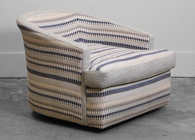 Lot 553 - A contemporary armchair