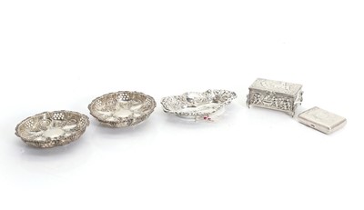 Lot 47 - A silver trinket box