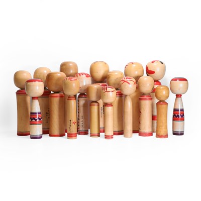 Lot 72 - A group of seventeen wooden kokeshi dolls