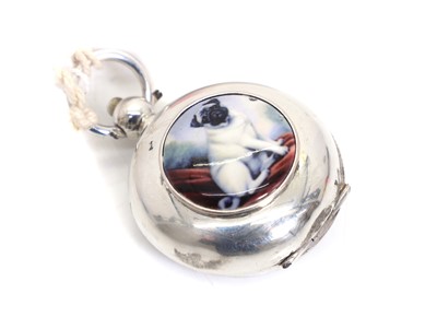 Lot 43 - A silver sovereign case of circular form