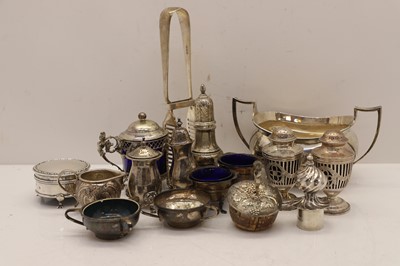 Lot 43 - A collection of silver items