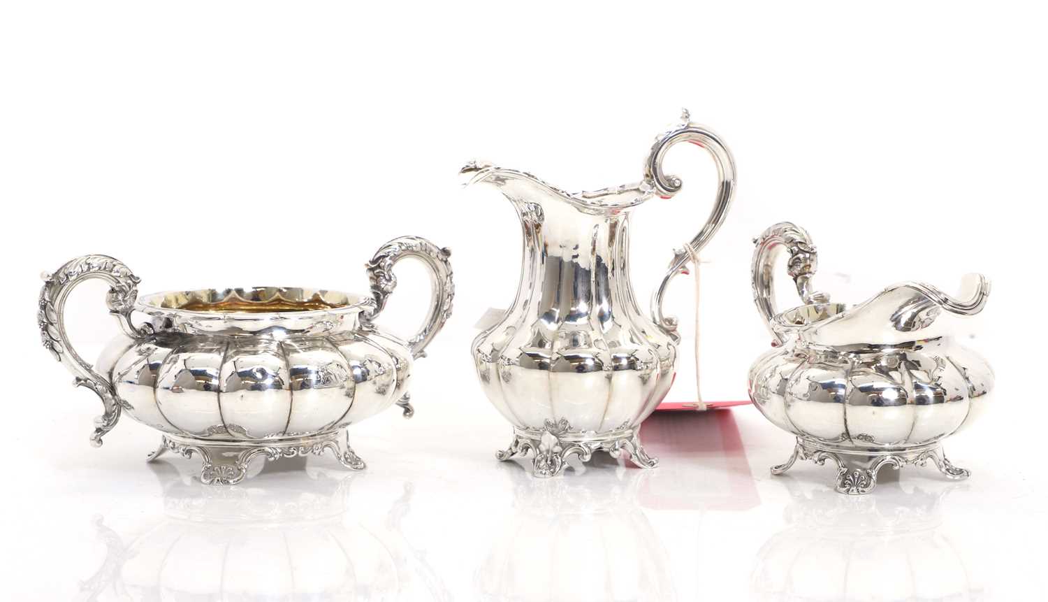 Lot 42 - A collection of silverware