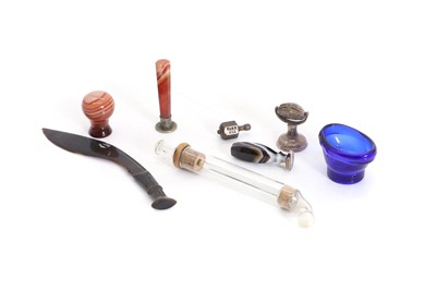 Lot 312 - A group of banded agate seals