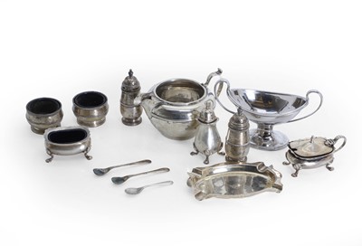 Lot 31 - A collection of silver items