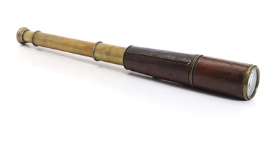 Lot 301 - A First World War brass and leather four-drawer telescope